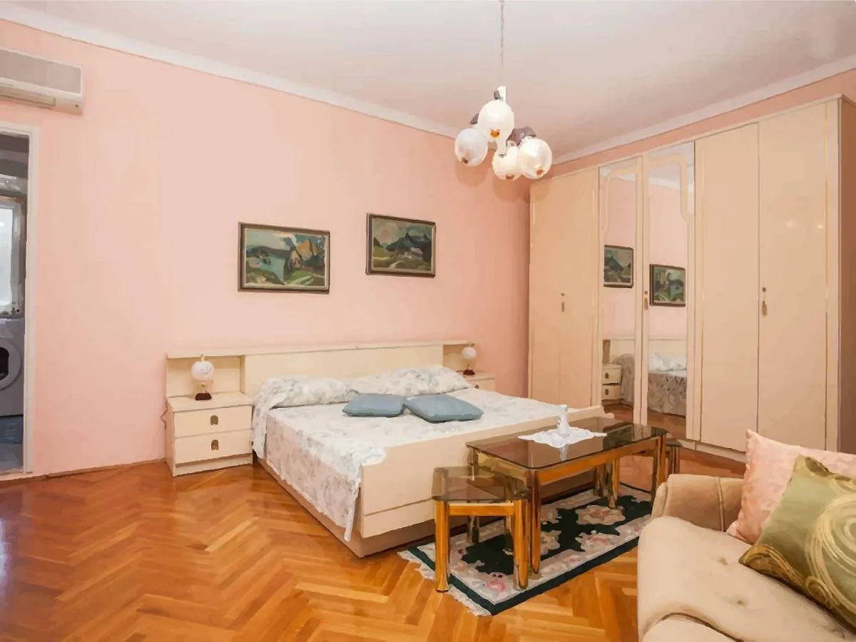 Apartment Carera Ровинь 0*,