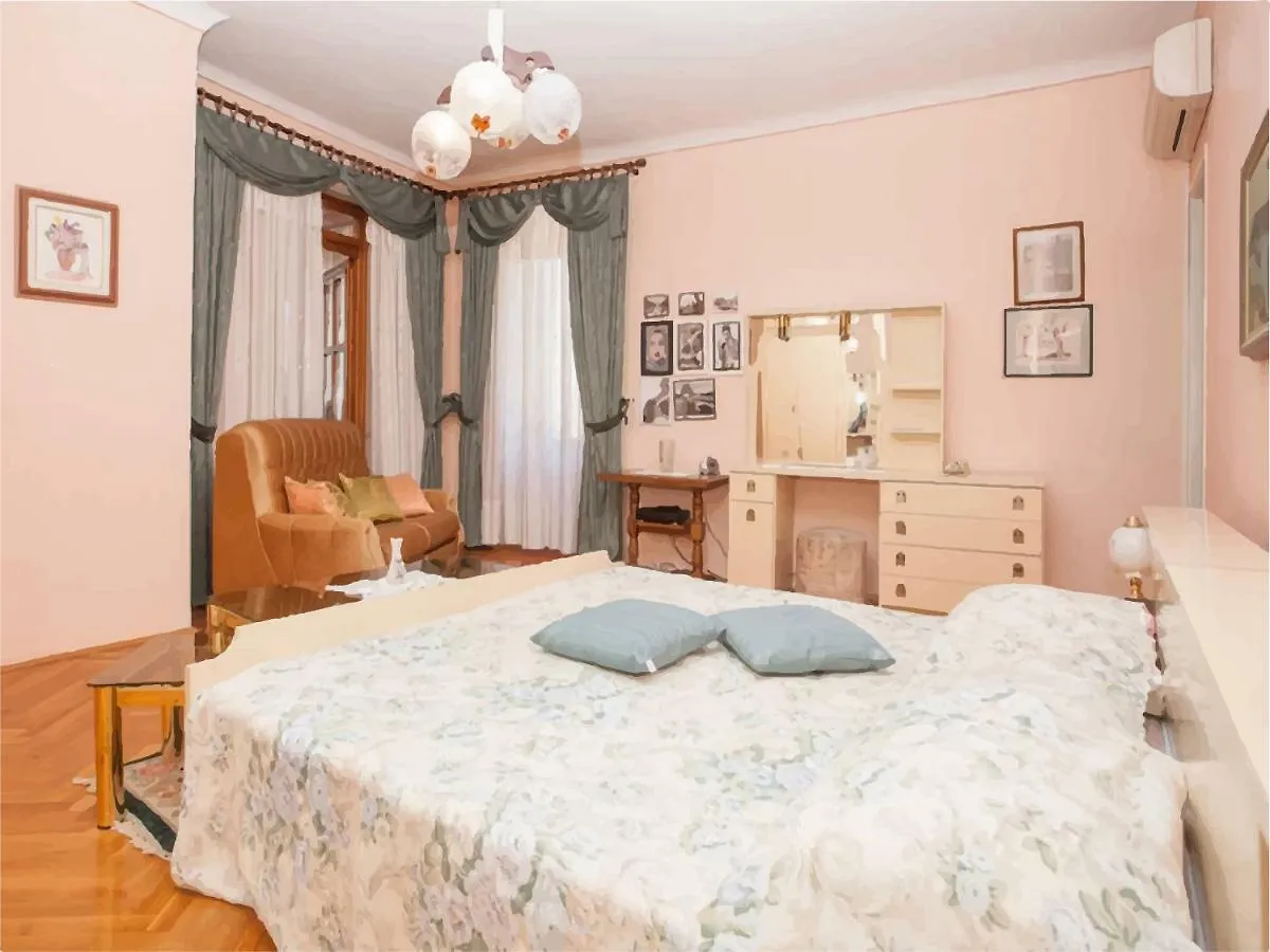 Apartment Carera Ровинь