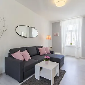 https://center-apartment-tina.pula-hotels.org